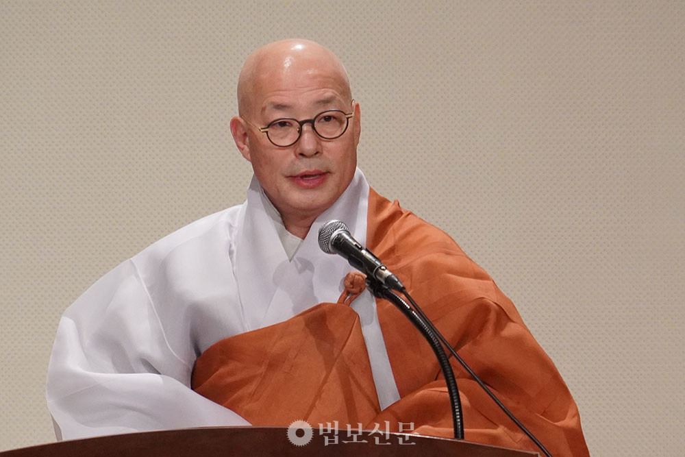 조계종 총무원장 진우 스님이 이재명 대통령에게 축하 메시지를 전하며 국민 통합화 치유, 신뢰 회복의 정치를 당부했다. 