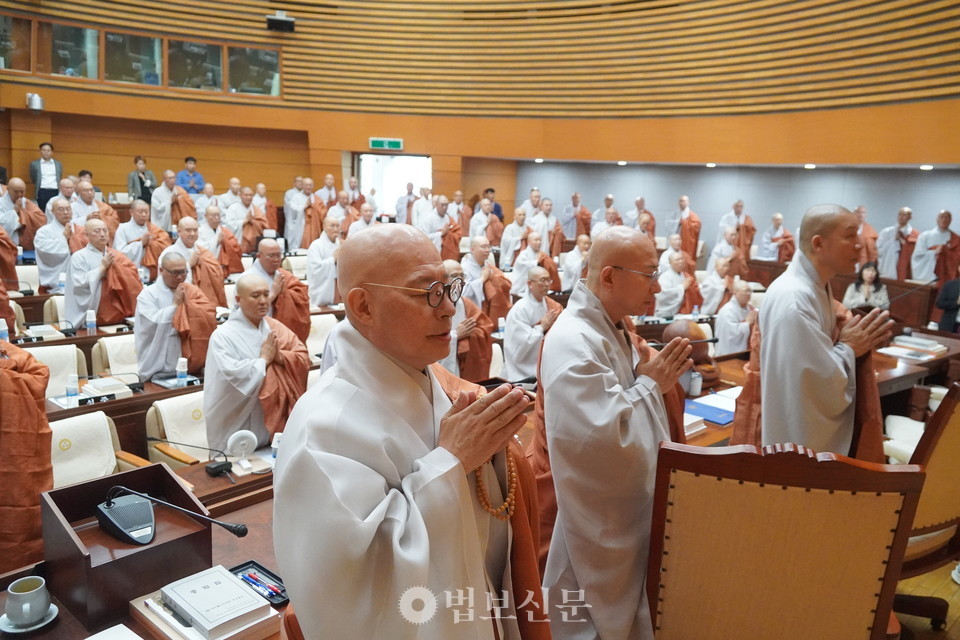 조계종 중앙중회(종회의장 주경 스님)는 6월 10일 오전 10시 한국불교역사문화기념관에서 제234회 중앙종회 임시회를 개원했다. 