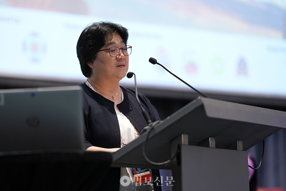 ‘힙불교 시대, 여성 재가불자의 새로운 역할과 리더십’을 주제로 발표한 동국대 남진숙 교수.  사진제공=금해 스님