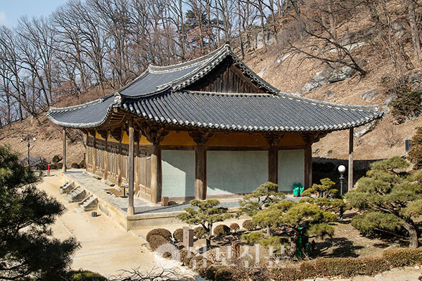 최 작가가 직접 사찰에서 촬영한 부석사 무량수전.