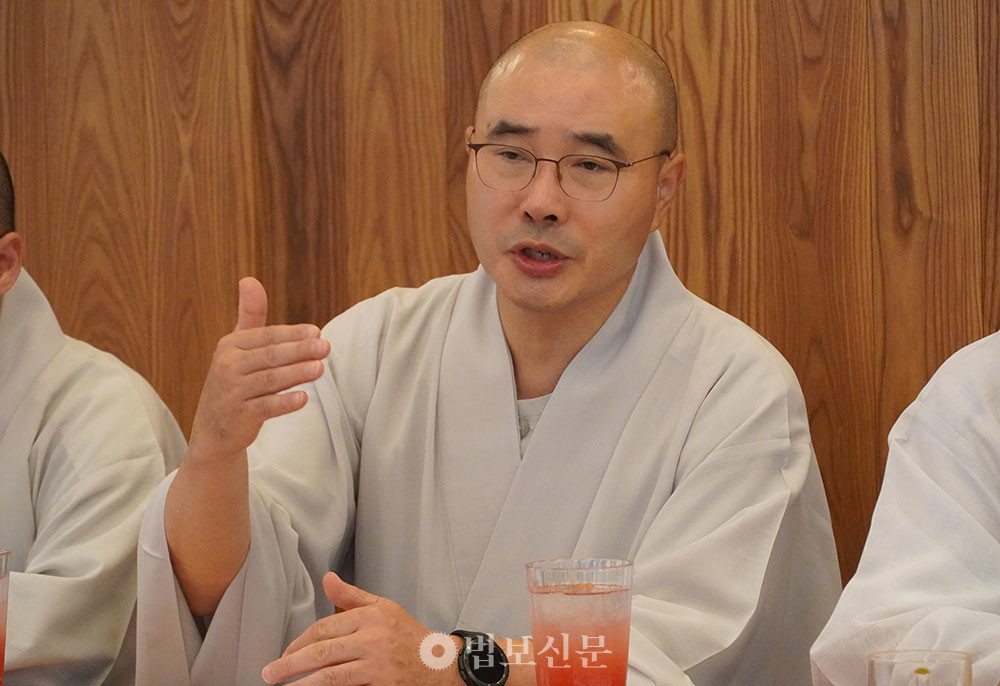 정법회 회장 탄원 스님.