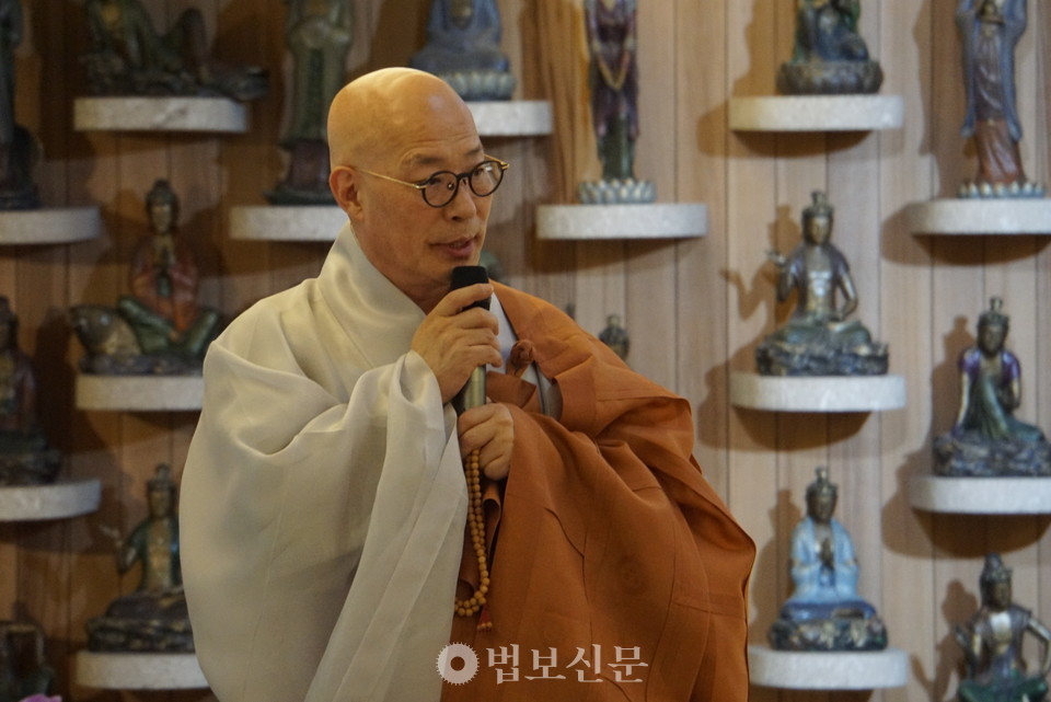 총무원장 진우 스님은 인사말을 통해 “근래 세계 곳곳에서 유례없는 기상 이변과 재해로 고통받고 있는 가운데 한반도에서도 집중호우로 인한 수해로 지역 사찰과 국민들이 큰 피해를 입었다”며 “하루속히 상처가 아물고 회복할 수 있도록 종단 차원에서 세심히 살피고 실질적 지원을 하겠다”고 밝혔다.
