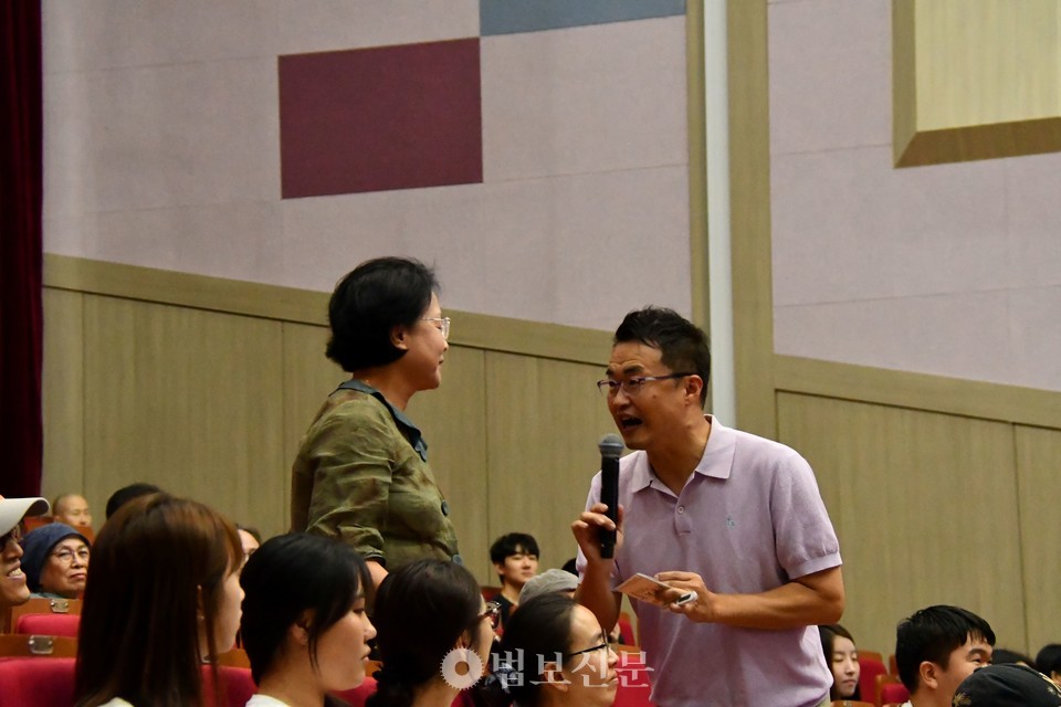 최태성 한국사 강사가 불교 역사를 주제로 특별강연을 진행했다.