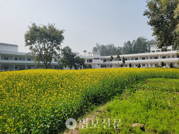 작은 초가집으로 시작한 천축선원은 한 번에 250명을 수용할 수 있는 대가람으로 성장했다.