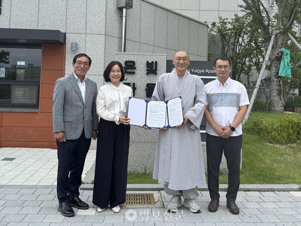 고창군노인복지관과 고창군자원봉사센터는 9월 15일 고창군노인복지관에서 ‘주거인프라 연계 돌봄서비스 사업’ 업무협약을 체결했다.