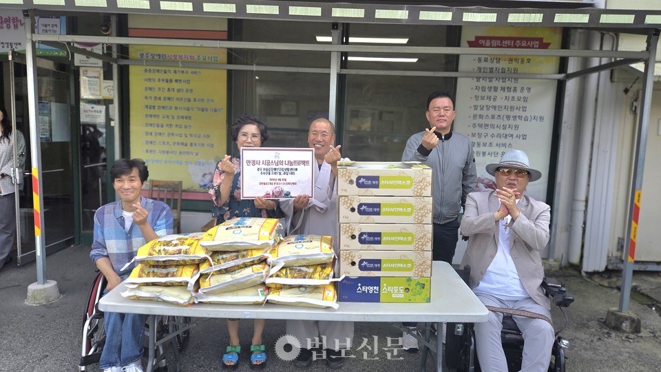 9�� 22�� ���� ����簡 ���� �ϱ� ��︲����ü�� �� 100kg�� ���� 5�ڽ��� �����ߴ�.