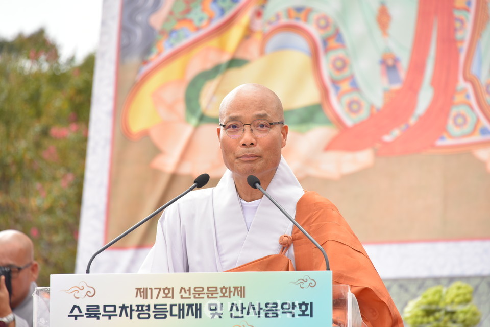 선운사 주지 경우 스님.