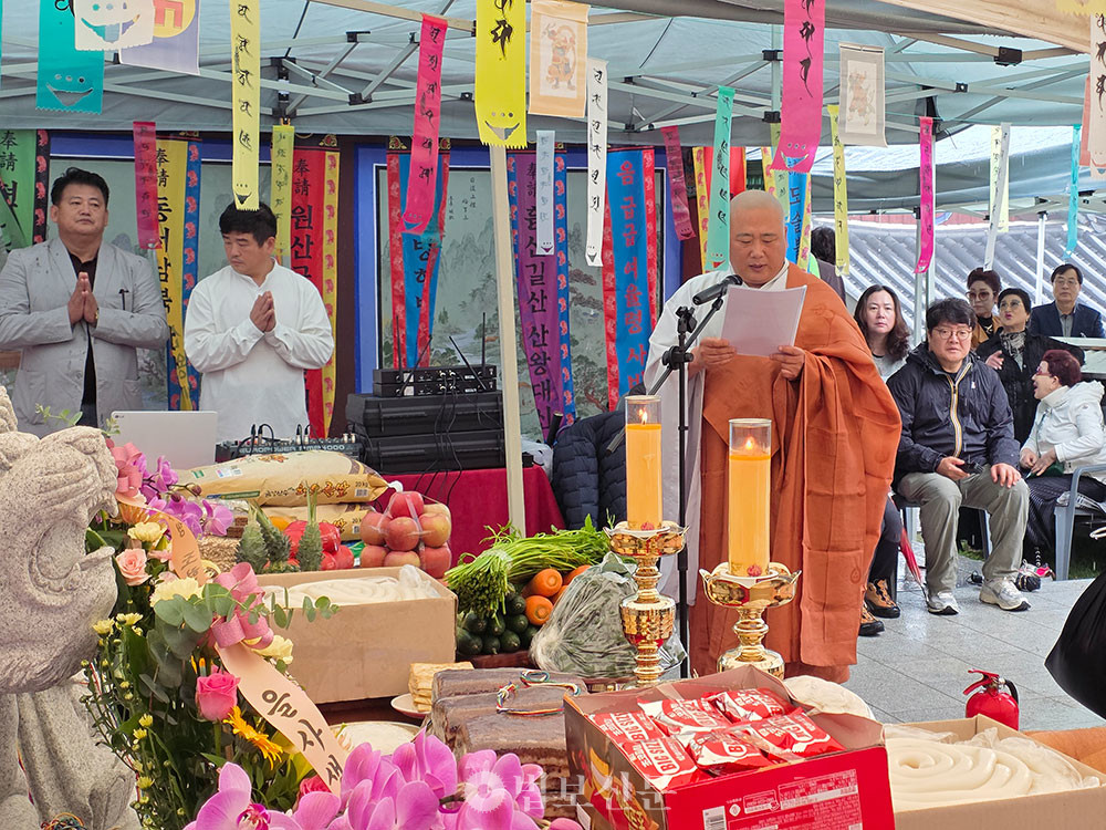 주지 대현 스님은 산신상 봉안을 계기로 사중의 수행이 편안하고 불법이 길이 머물기를 서원했다.