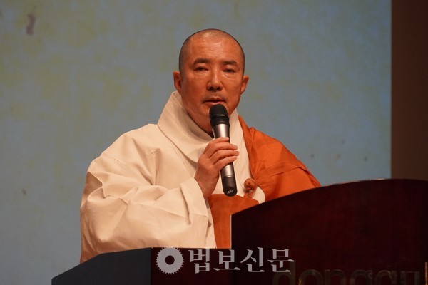 ������ �̻��� ���� ������ ��翡�� ������ �� �ڸ��� �Žɰ� ������ ������ �����ϴ١��� �������ڵ��� �ϻ󿡼� ���� �ҹ�(����)�� ��� ��õ�� ��ó�� ����ħ�� �츮�� �Բ��ϰ� ������ �ϱ�����١��� ���ߴ�.