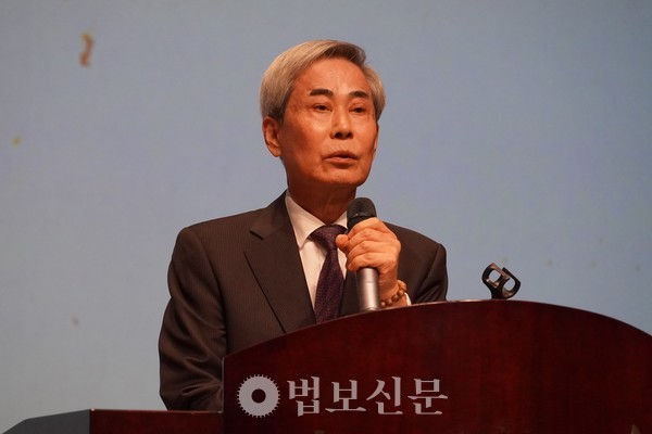 ������ �߽�ȸ���� ���б� ���ұ����ŵ�ȸ���� �λ縻 �뵶���� �������ۿ��� ���� ������ ��, �ں� ��õ, �������� ��Ⱑ ���� �ִ١��� �������� ������ ������� ���� �̿��� ������ ������ ���� �͡��̶�� ������.