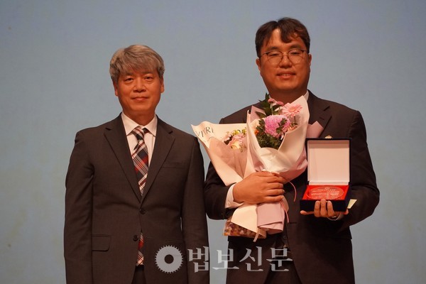 ������ �̻���� ������ ������ ���ڰ� ������ ���Ͻ�ȣ�� ��ǥ�� ��� ������ �Կ��ߴ�.