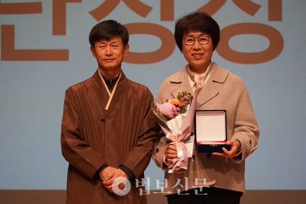 ������� ����� ������ ��ȫ�� ���ڰ� �迵�� ���������� ��� ������ �Կ��ߴ�.