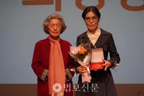 ������������ȸ ȸ��� ������&nbsp;������ ���ڰ� ������ ������������ȸ��� ��� ������ �Կ��ߴ�.