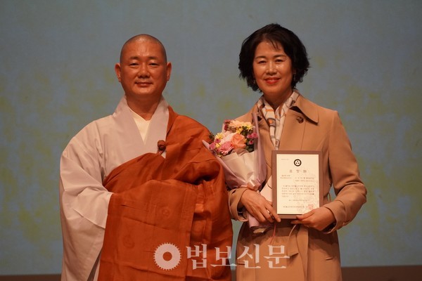 �߾���ȸ����� �������� ������ ���ڰ� ���� ���԰� ��� ������ �Կ��ߴ�.&nbsp;