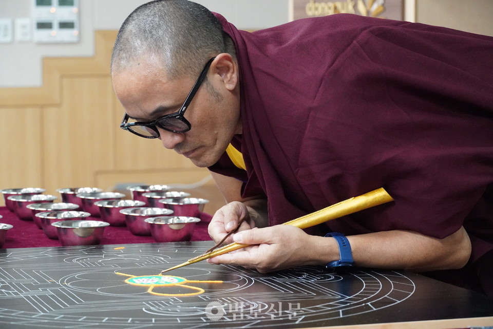 Ƽ��Ʈ�ұ� �輼 ���� �ߵ� ������ 11�� 4�� ���� �����뼭 ����&nbsp;����6ȸ ���ﱹ�����󿢽����� ���ڰ���ȸ���� �� ���ٶ� ������ �ÿ��ϰ� �ִ�.