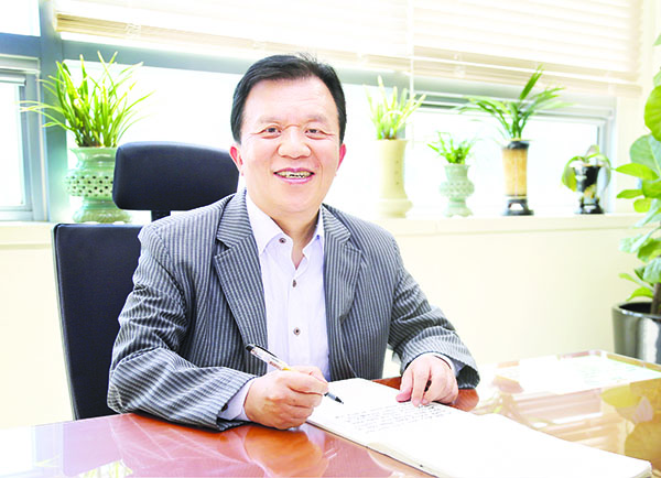 신성현 동국대 교수가 율장의 본질을 통해 불교공동체의 형성과 변용을 새롭게 조명한 연구서를 발간했다.