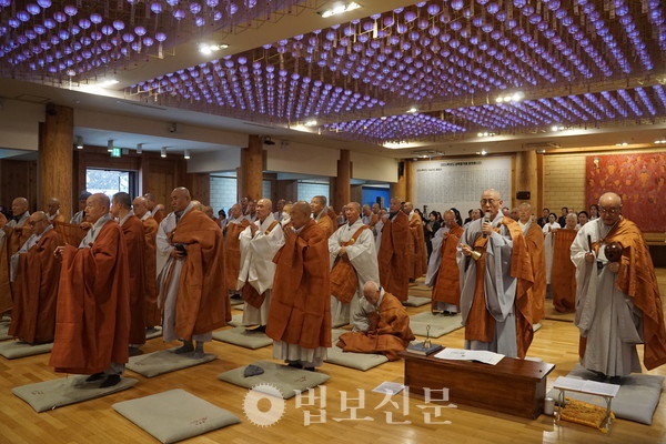 인천 강화 전등사(주지 여암 스님)와 이목당서운문도회(대표 무선 스님)가 11월 8일 전등사 무설전에서 ‘서운 대종사 30주기 다례제’를 봉행했다. 사부대중은 불교정화운동과 통합종단 출범, 조계종 행정 기틀 마련에 기여한 스님의 