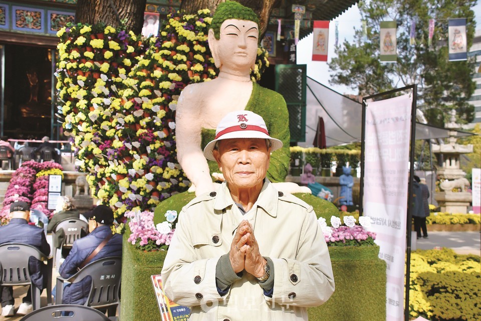 서울 조계사에서 만난 이종태 포교사는 “부처님과의 인연이 인생을 확 바꿔놓았다”고 말했다.