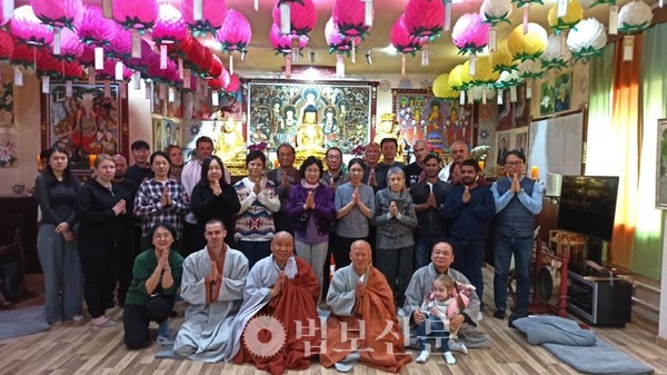 지우 스님은 우즈베키스탄의 유일한 한국 사찰인 자은사를 방문해 법회 등에 참석했다. 그리고 이곳 자은사 주지이며 우즈베키스탄 대통령 종교위원회 불교자문위원을 맡고 있는 조주 스님과 한국의 출가 교육에 대한 논의 및 한국 교육기관 입학 문제 등에 대해서도 협의했다.