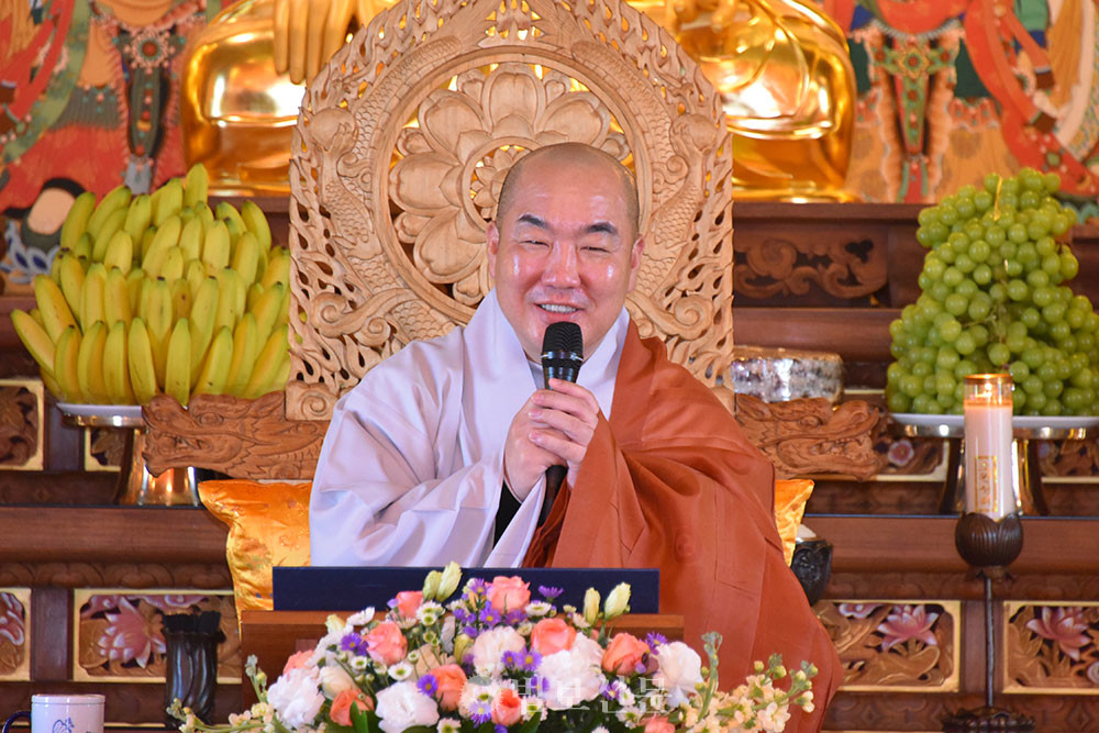 화엄사 주지 우석 스님.