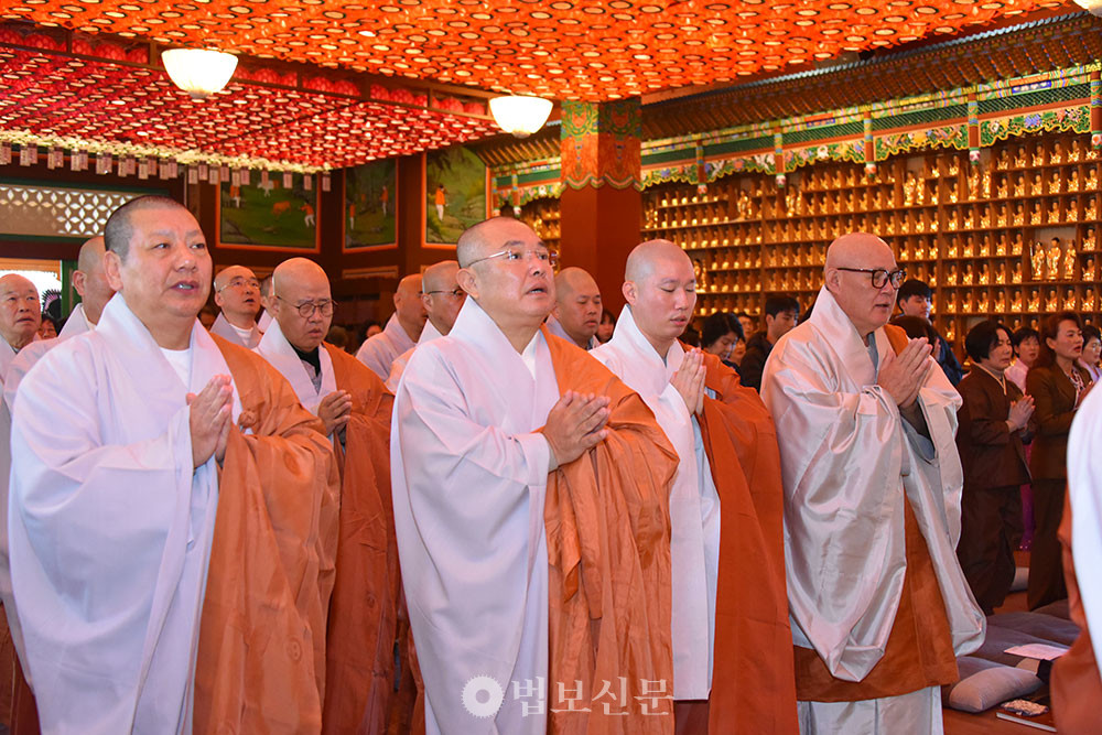 법회에는 중앙종회의원 대진•연규•우경•향문 스님, 광산불교연합회장 도제 스님 등이 참석해 빛고을포교원의 개원 4주년을 함께 축하했다.