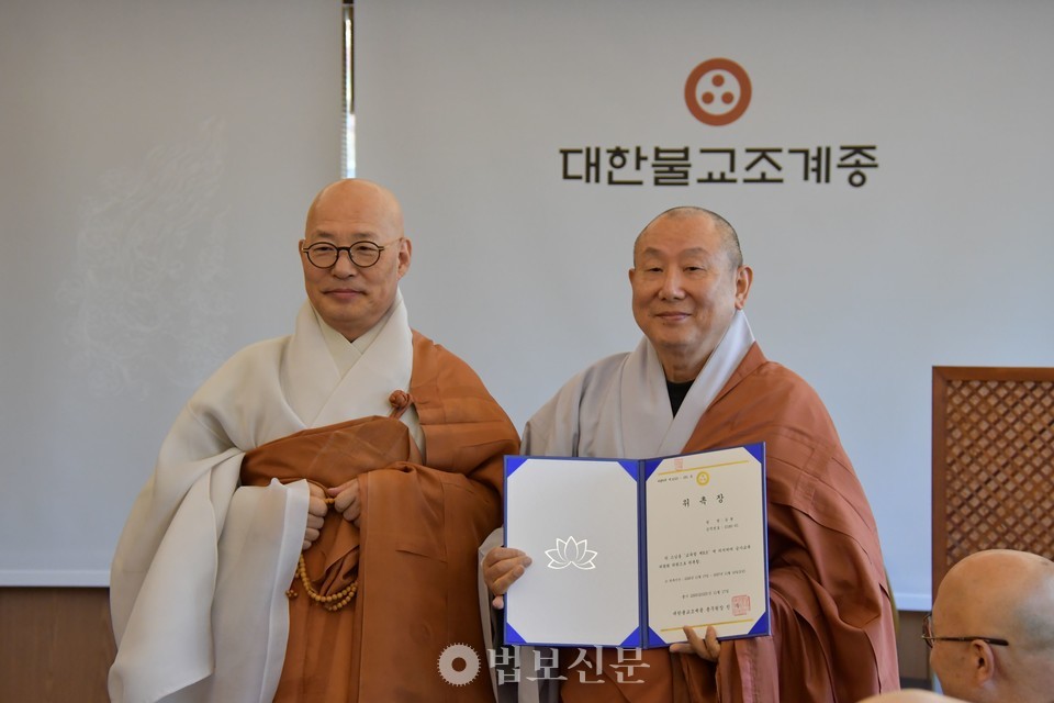 진우 스님과 고운사승가대학원장 등현 스님