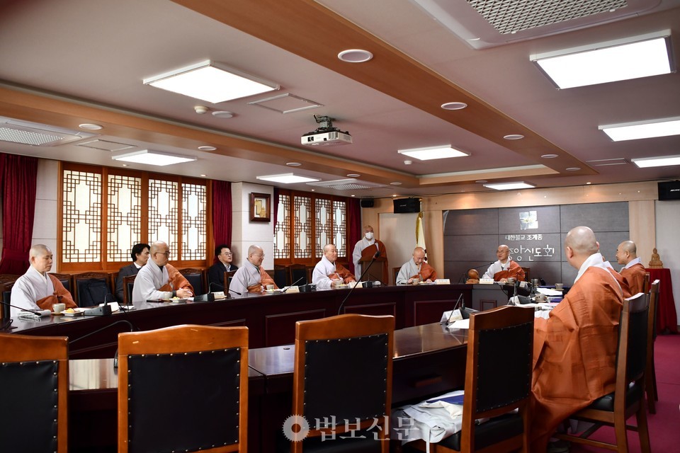 승가교육위원회는 첫날부터 열띤 토론이 이어졌다.