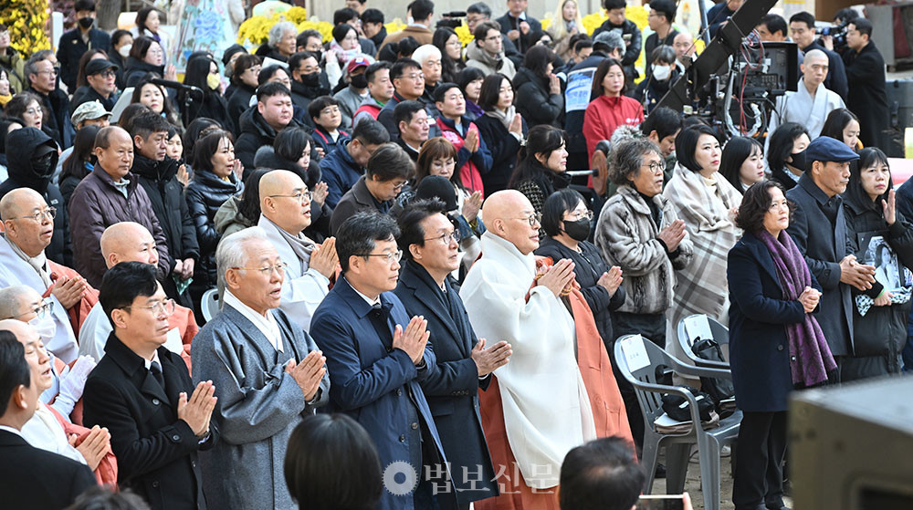 조계종이 11월 18일 서울 조계사에서 봉행한 ‘산재사망 희생자 추모 위령재’는 ‘산재 제로 사회’를 향한 공동 발원을 이끌어내는 촉매제가 되었다.