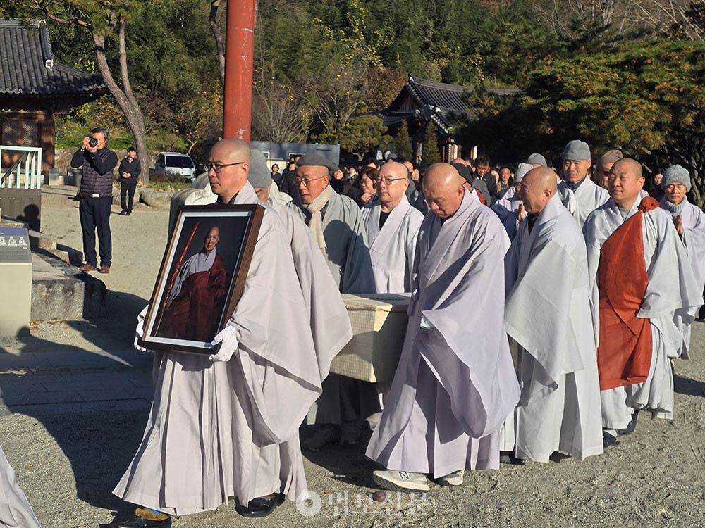 금산당 도영대종사의 법구가 11월 21일 완주 송광사를 떠나 금산사로 이운됐다.