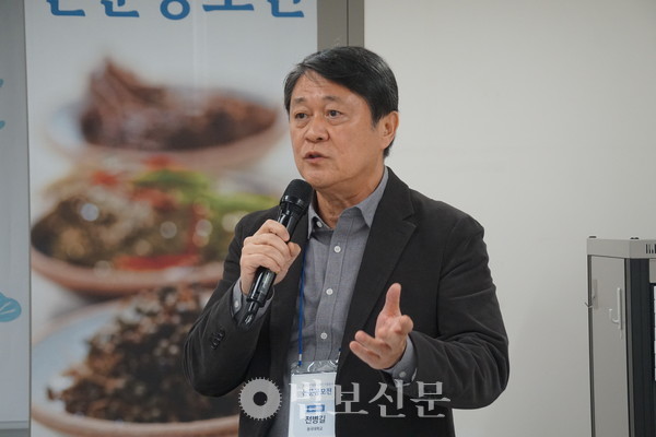 심사위원 전병길 동국대 와이즈캠퍼스 경영대학원 교수는 심사평에서 “올해 접수된 논문들에서는 다양한 학문적 접근과 실무적 시사점이 돋보였다”며 “이는 템플스테이와 사찰음식을 통해 지역관광 활성화, 한국불교 세계화를 추진하는 문화사업단에 좋은 아이디어를 제공할 것”이라고 호평했다.