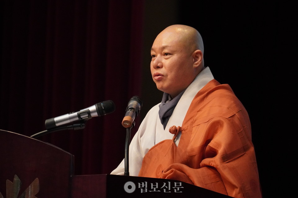 ����翡�� ���������� ���� ������ ���� 2���� ������ ���ƺ��� �����ұ� ���￡ �ѱ��ұ��� �̷��� �޷� �ִٴ� ������ �������� �ɾ�Դ١��� ���ߴ�. ������ �����ұ��� û�⡤���л� ������ �߽��̸�, ���������� ������ ���������� �� ������ ���ϰڴ١��� ������ ��ΰ� �� �������� �ѱ��ұ� ������ �ʼ��� �� �͡��̶�� ������.