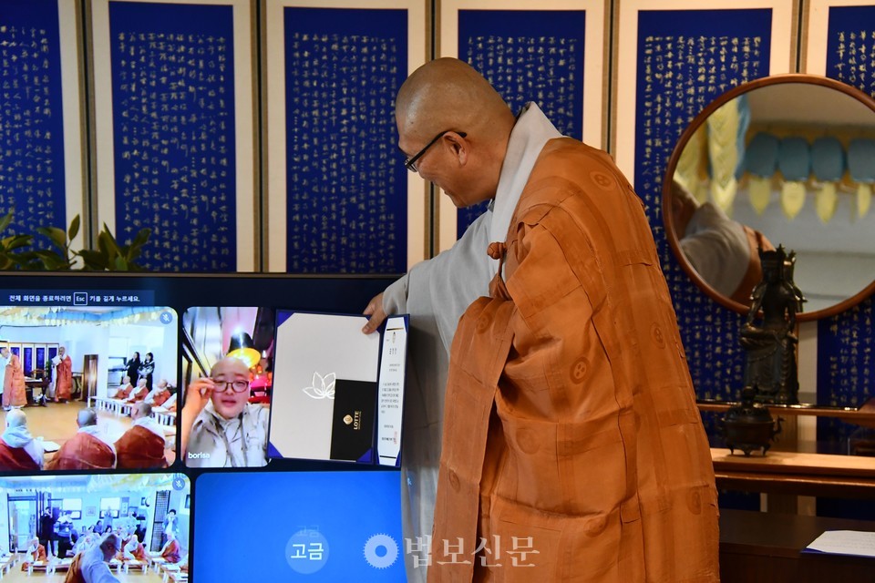 ȭ��ȸ�Ǹ� ���� ǥâ���� �����ϰ� �ִ� ���� ���԰� ������&nbsp;�󽺺��̰Ž� ������ ���� ���� ����