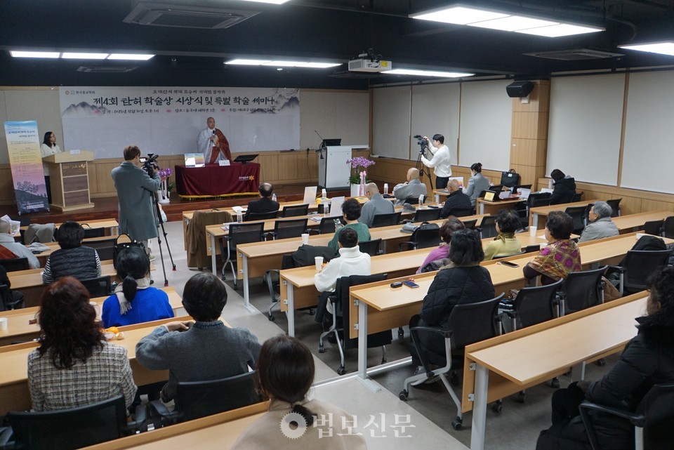 �ѱ��ұ���ȸ�� 12�� 10�� ���� ������ �Ը��񼼹̳��ǿ��� ��������� ���� ���°� ������ �����롯�� ������ ����Ư�� �м����̳��� �����ߴ�.