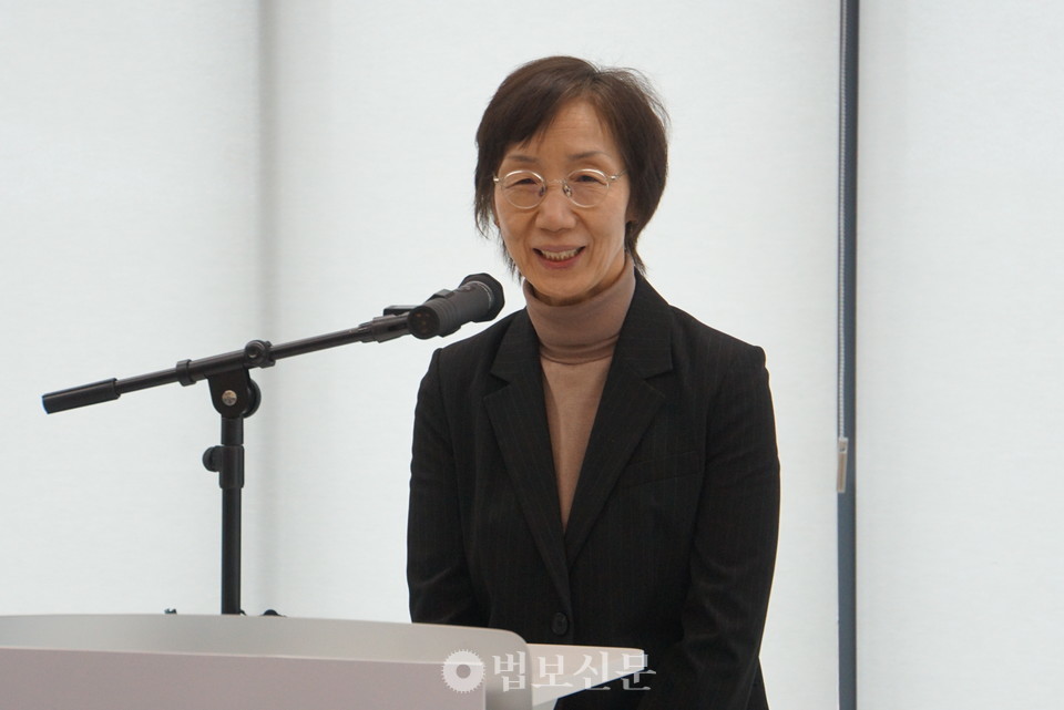 ������ ��������û ��ȭ���걹���� ��� û���� ȯ���縦 �뵶�ϰ� �ִ�.