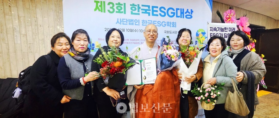 ���� ������ ���̷� ���� ������ ����� �Բ� ����� ���ڴԵ鿡�� Ī���� �ݷ��� ��ȸ�� �� �͡��̶�� �ֺ��� ���� ��⸦ �� ���� ���ߴ�. ������� ���� �������� ����⵵ �ϴ١���, �����ݱ��� ������ ������ ���ɾ�� ������ �ֽ� ������ ���ڴԵ��� ����� �� ������ ��� ����� �°� �Ǿ��١��� �� ���� ���ڵ鿡�� ���ȴ�.