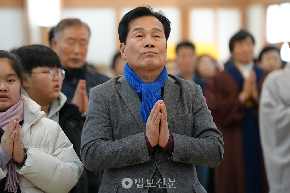 ��ö�� ��ȸ�ǿ� �� ��δ��� 300�� ���� �����ߴ�.