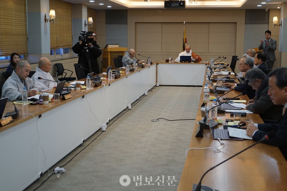 학교법인 동국대는 1월 13일 본관 로터스홀에서 제364회 이사회를 열고, 감사 도림 스님의 후임으로 조계종 중앙종회 사무처장 재안 스님을 선임하기로 의결했다. 아울러 기존 이사였던 덕문 스님은 이사직을 사임했다.