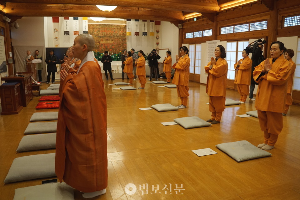 ���� ������(���� ���� ����)��&nbsp;1�� 21�� �泻 �Կ��翡�� ����1�� �ܱ��Ⱑ�б� �Ѱ���, ���� ������ �桯�� ���ҽ��� �����ߴ�.&nbsp;�̳� ���ҽĿ��� �Ⱑ�б��� �Ա��� ���� ���� 9���� ����� ������ �ѹ��� �������� ����, �������� ����, ������ ���� ���� ���԰� ���߽��� �� �� 20�� ���� �����ߴ�.