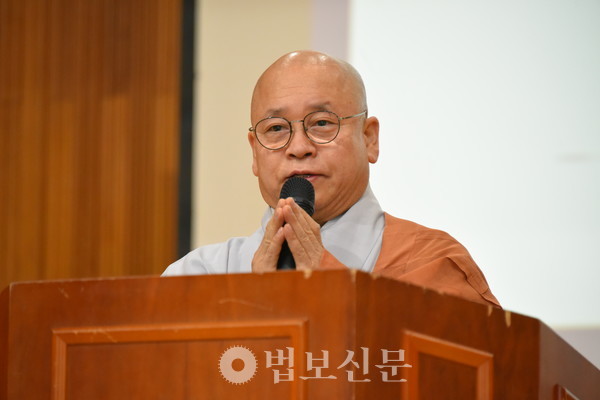 ���� ������ "���� ������, �θ� ǰ�� ���� ������ �ڸ��� ���� ���� �ƴٸ� �嵵�� ������ź�ϱ� ����Ѵ�"�� �ݷ��ߴ�.