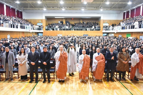 �����б��� ���������б��� 1�� 20�� ������, ������, �кθ� �� 1000������ ������ ��� �� 74ȸ �������� ������.