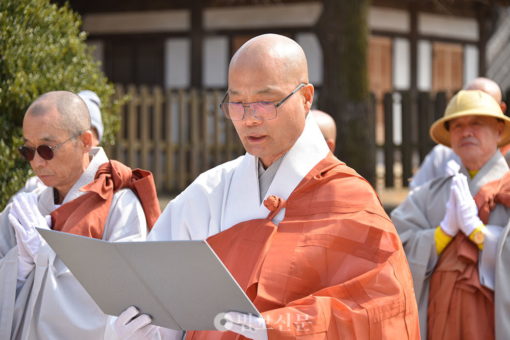 선운사 주지 경우 스님.