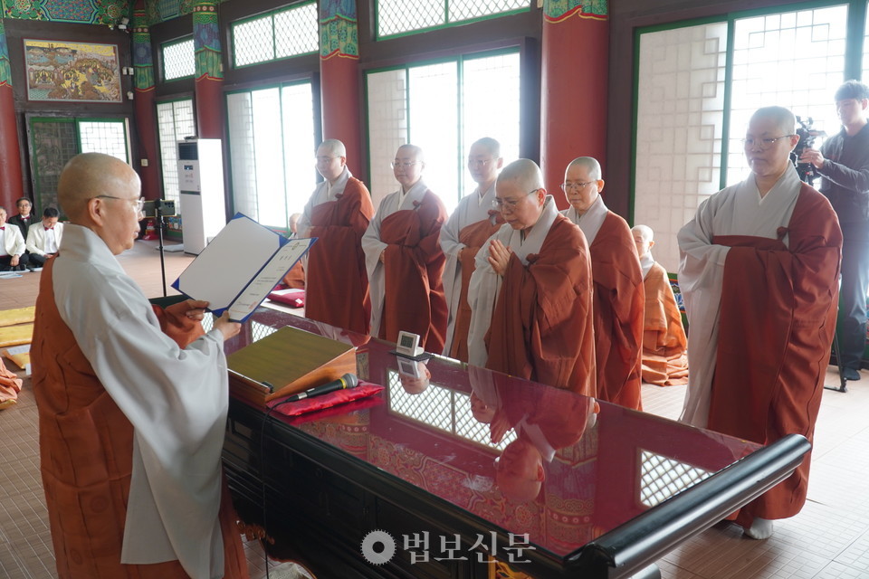 �ݰ����н°����п� �ڻ���� ���л� ���.