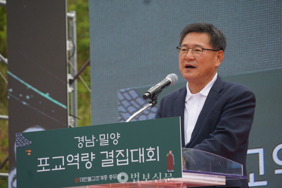 ����� ��ȸ ����ȸ���� ��翡�� ���̹� ������ȸ�� ���ڵ��� �� ���� ���°� �Բ� �����ǽ��� ���� ������ ������ �ڸ������ ����ȫ�� ����� �Բ��ϴ� Ʈ��ŷ�� ���� �׵��� ���� ������ ������� �ٶ��١��� ���ߴ�.