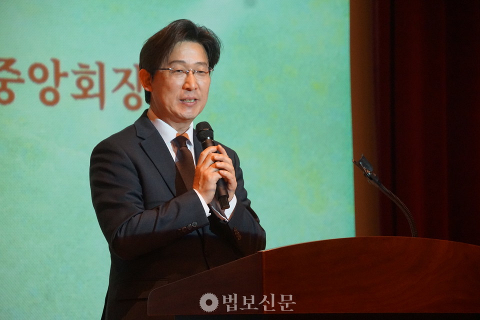 이길수 대한불교청년회 중앙회장은 인사말에서 “수상자 101명 모두에게 축하 인사를 전한다”며 “만해 스님의 문학정신을 깊이 새기고 이어가 달라”고 당부했다.