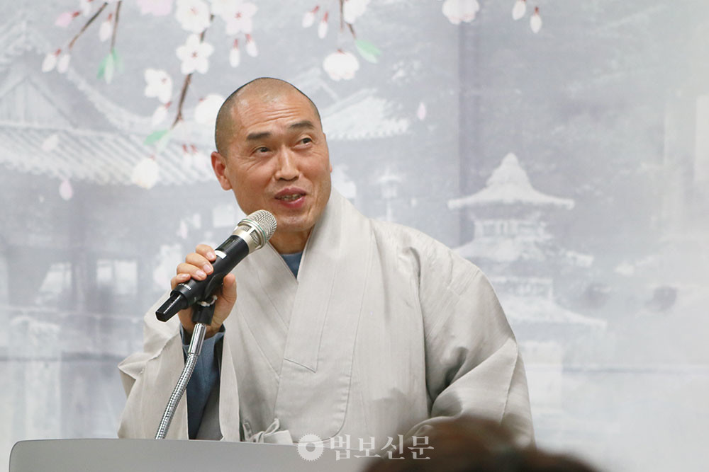 범어사 성보박물관장이자 범어사 주지 정오 스님.