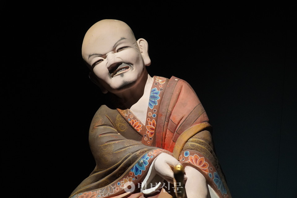 ‘개암사 응진전 목조십육나한상’.