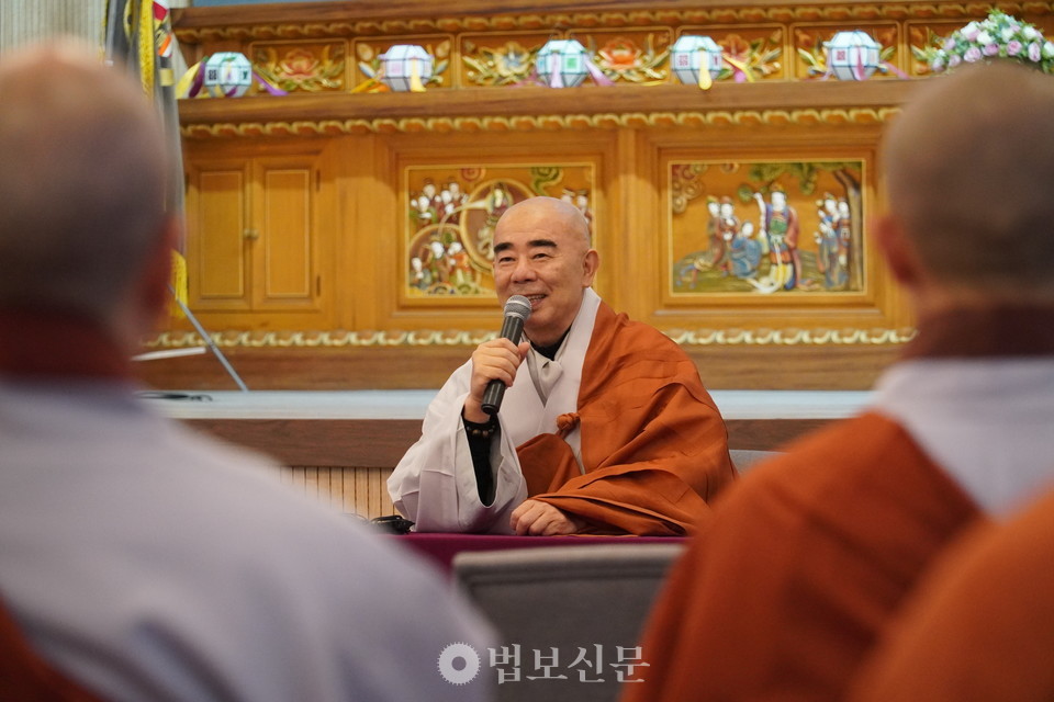 중앙승가대는 4월 28일 교내 자비관 대강당에서&nbsp;‘AI 대전환과 불교의 역할’을 주제로 조계종 제4교구본본사 월정사 주지&nbsp;정념 스님 초청특강을 열었다.