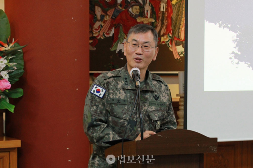 김광석 사단장은 “부처님의 지혜와 평화 정신을 바탕으로 안전하고 평화로운 나라를 만드는 데 앞장서겠다”고 말했다.