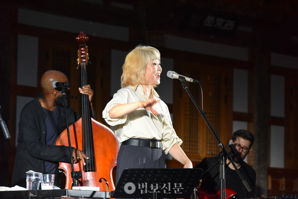재즈 보컬리스트 나윤선 씨.