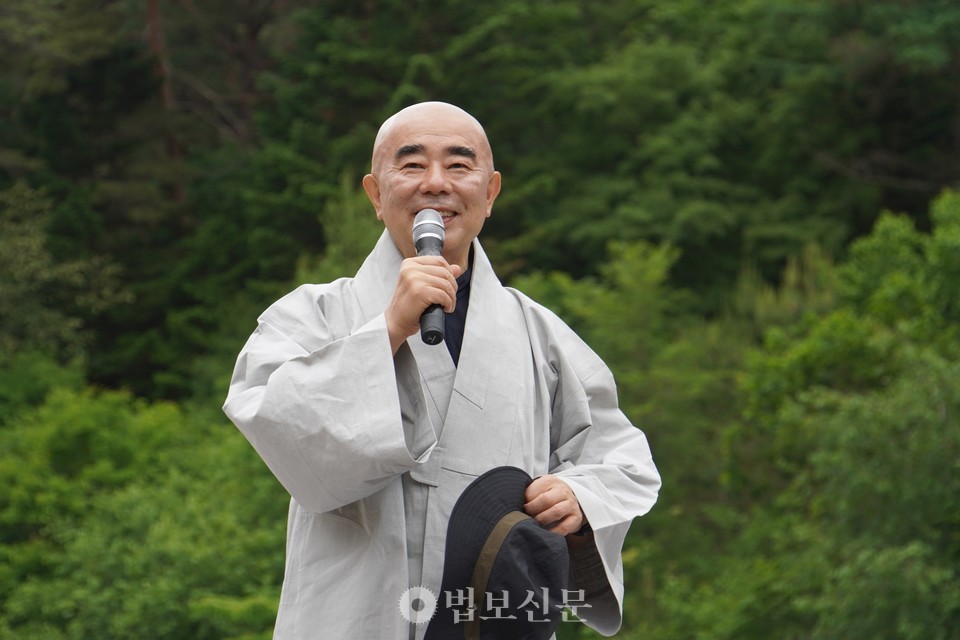 정념 스님은 개회사에서 “월정사와 자연명상마을은 하나의 수행 도량”이라며 “오늘 특별히 비밀의 숲을 개방한 만큼 숲이 전하는 생명의 메시지를 온전히 느끼길 바란다”고 말했다.